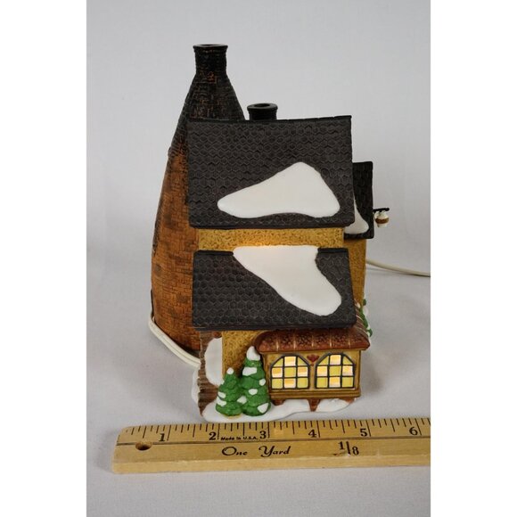Department 56 Dickens' Village Royal Staffordshire Porcelains Lighted #58481 - Picture 3 of 10